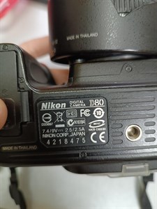 Зеркальный фотоаппарат Nikon D80 + вспышка